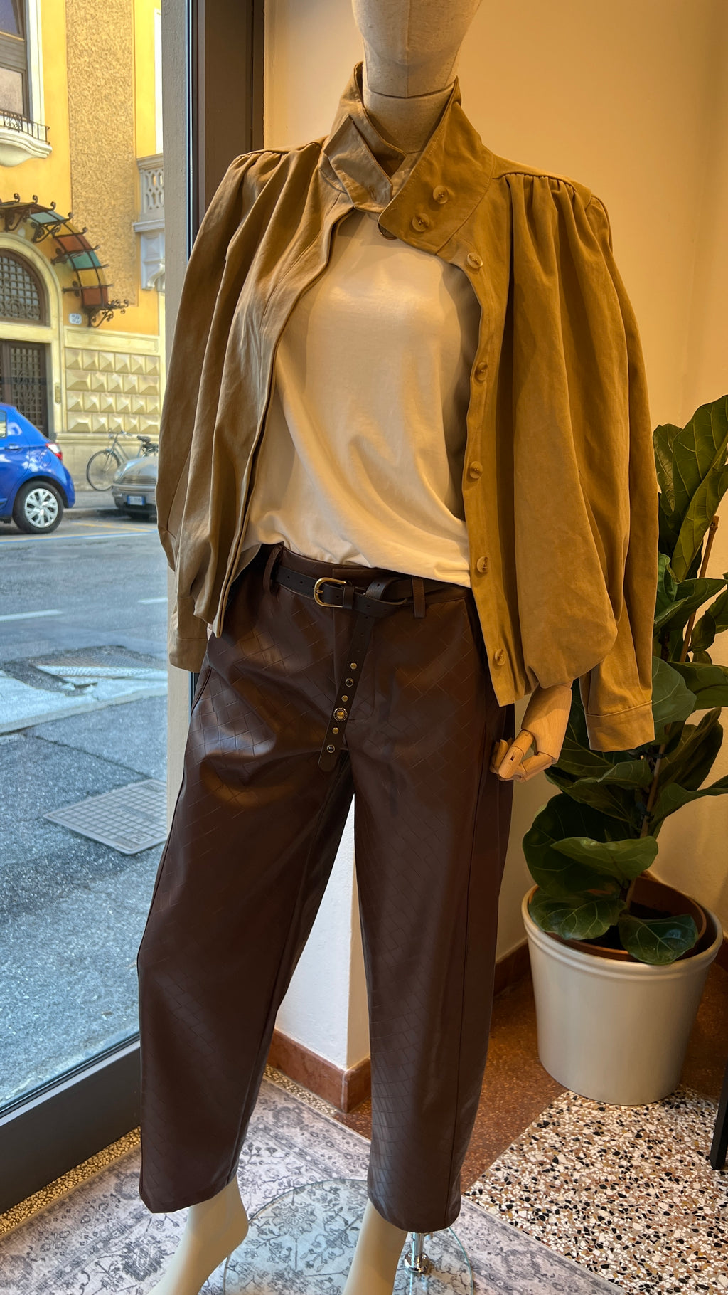Pantalone Balloon in ecopelle intrecciata
