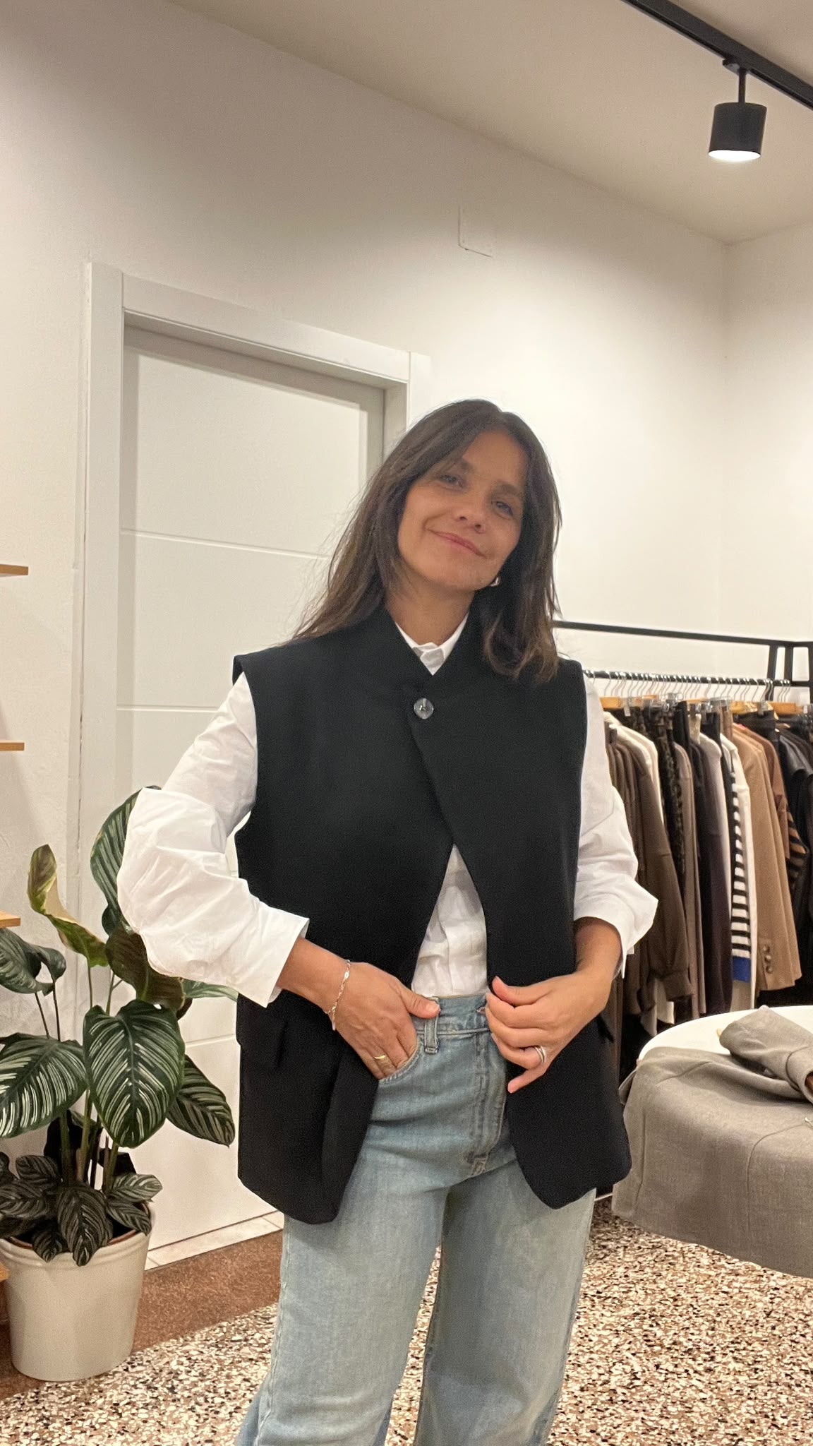 Gilet abbottonatura collo
