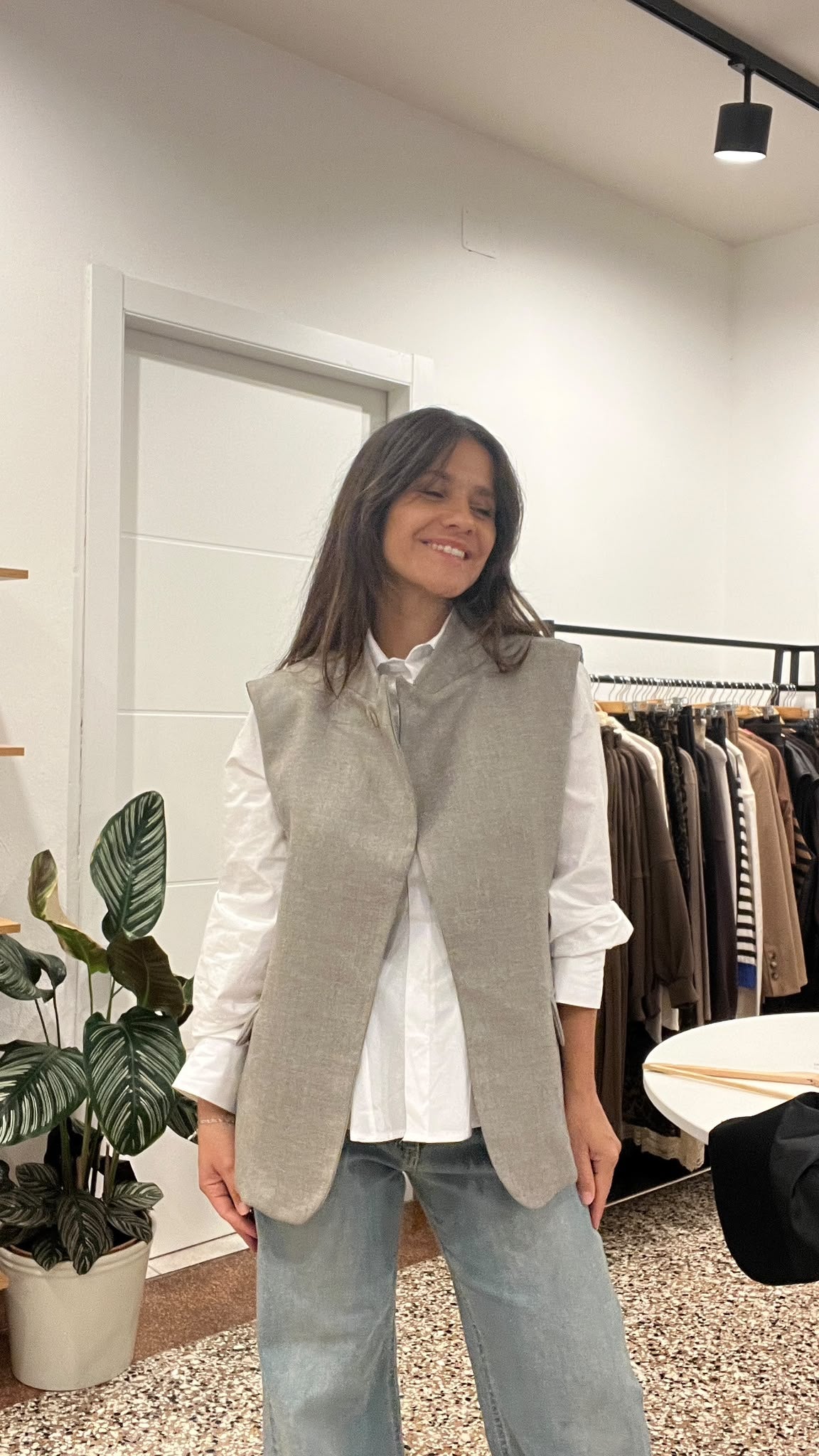 Gilet abbottonatura collo